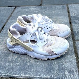 Girls Nike Huarache. Good used condition